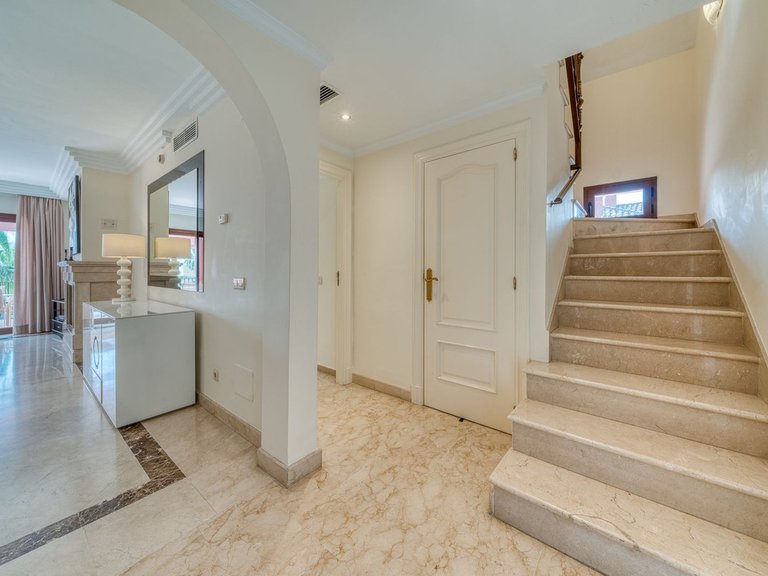 Penthouse for Sale in Puerto Banus, Malaga 14