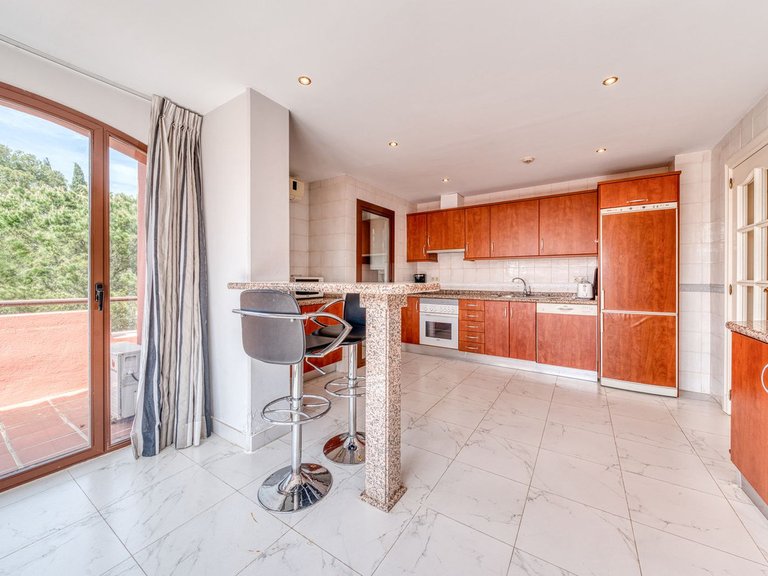 Penthouse for Sale in Puerto Banus, Malaga 16