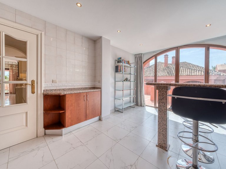 Penthouse for Sale in Puerto Banus, Malaga 17