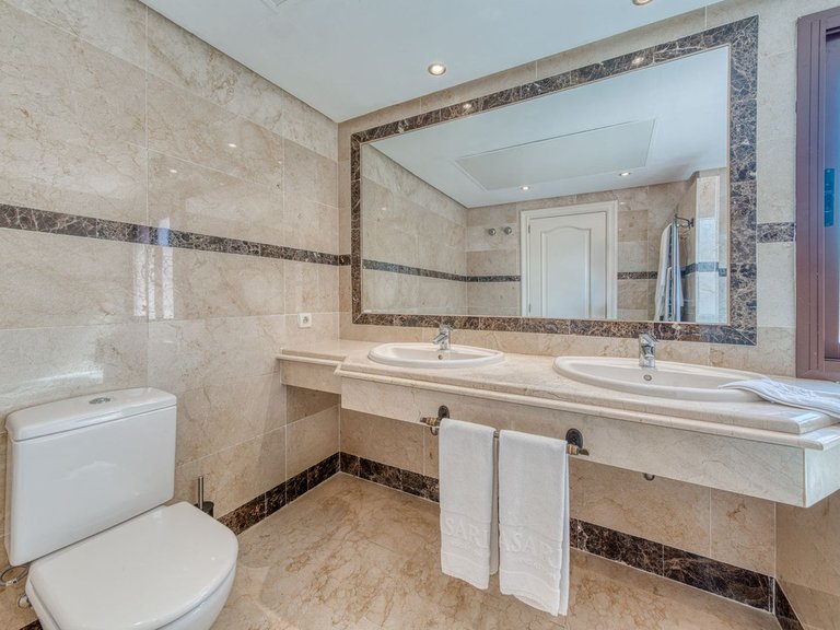 Penthouse for Sale in Puerto Banus, Malaga 18