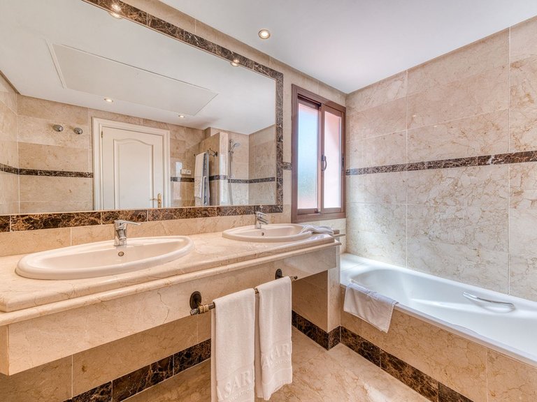 Penthouse for Sale in Puerto Banus, Malaga 19