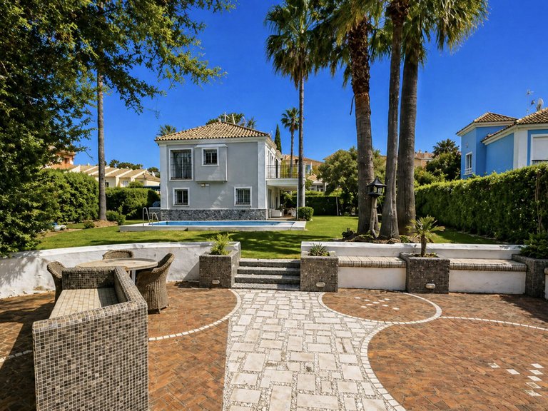 Villa for Sale in La Duquesa, Malaga 1