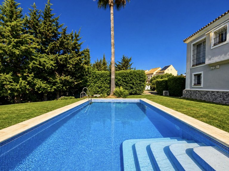 Villa for Sale in La Duquesa, Malaga 5