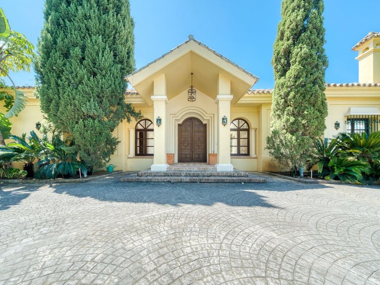 Villa for Rent in La Zagaleta, Malaga 3