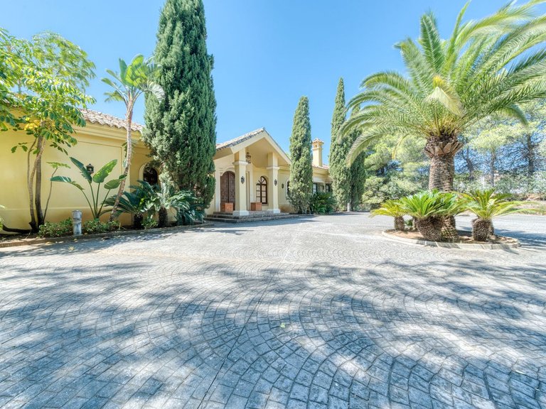 Villa for Rent in La Zagaleta, Malaga 23