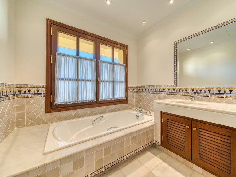 Villa for Rent in La Zagaleta, Malaga 25