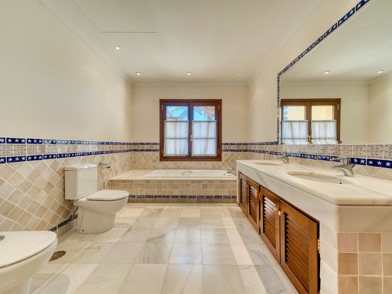 Villa for Rent in La Zagaleta, Malaga 41
