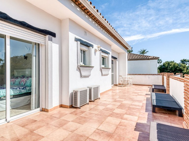 Villa for Sale in Calahonda, Malaga 8