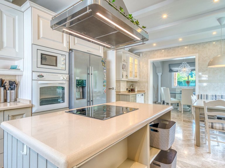 Villa for Sale in Calahonda, Malaga 9