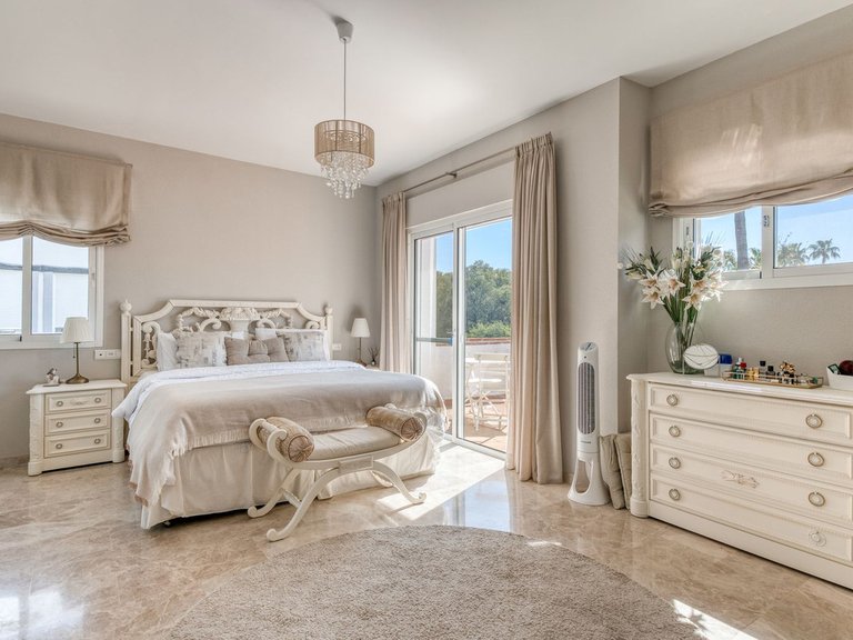 Villa for Sale in Calahonda, Malaga 14