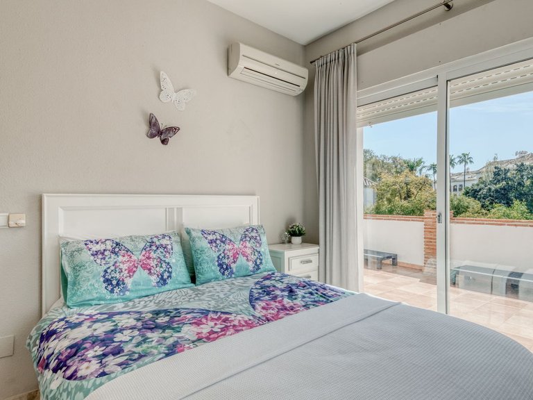 Villa for Sale in Calahonda, Malaga 24