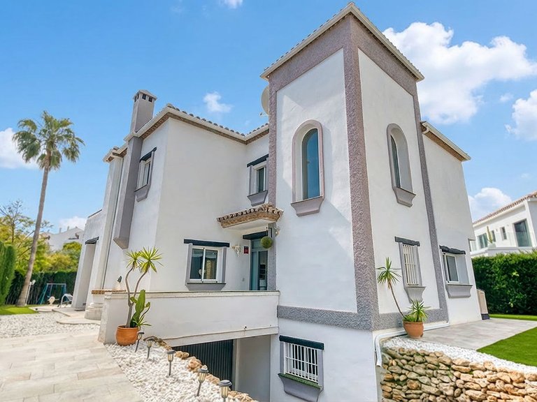 Villa for Sale in Calahonda, Malaga 35