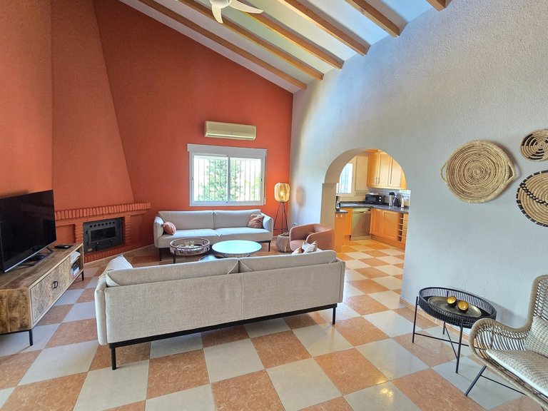 Villa for Sale in Los Romanes, Malaga 28
