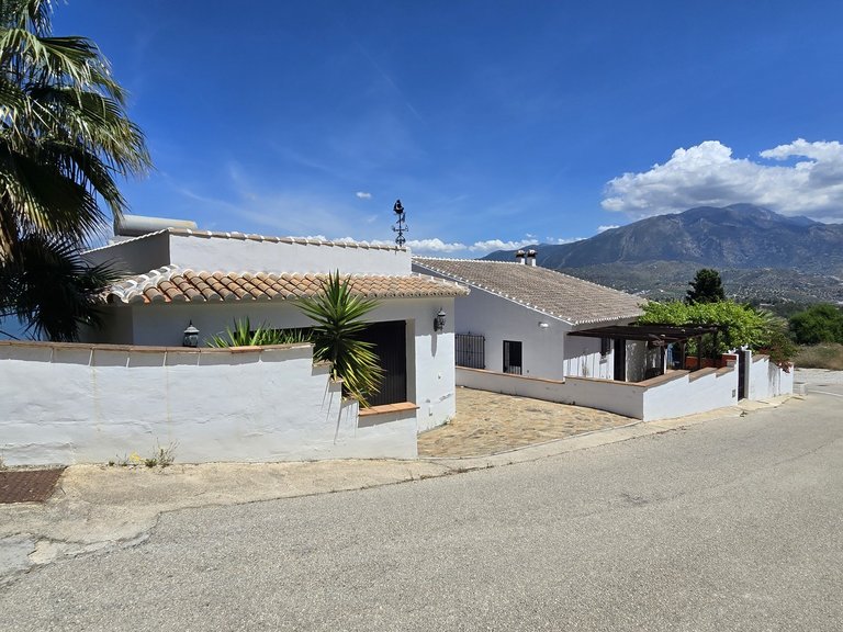 Villa for Sale in Los Romanes, Malaga 42