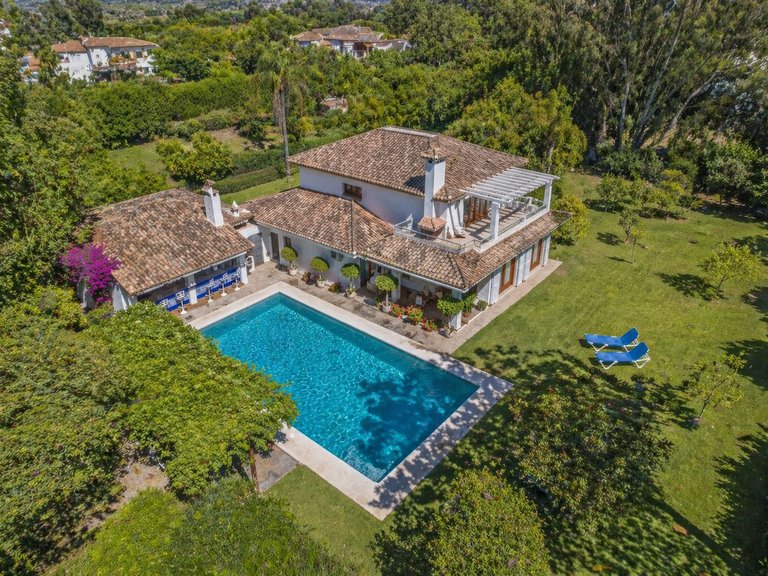 Villa for Sale in Estepona, Malaga 1