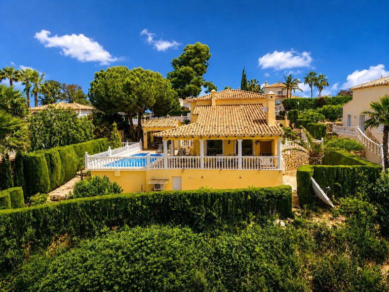 Villa for Sale in Inland La Sella Golf, Alicante 1
