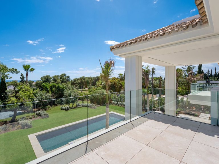 Villa for Sale in Marbella Golden Mile, Malaga 11