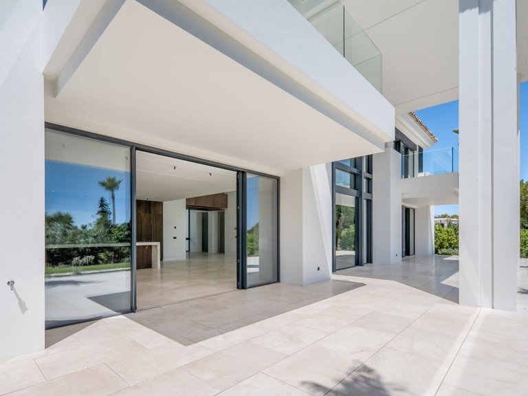 Villa for Sale in Marbella Golden Mile, Malaga 14