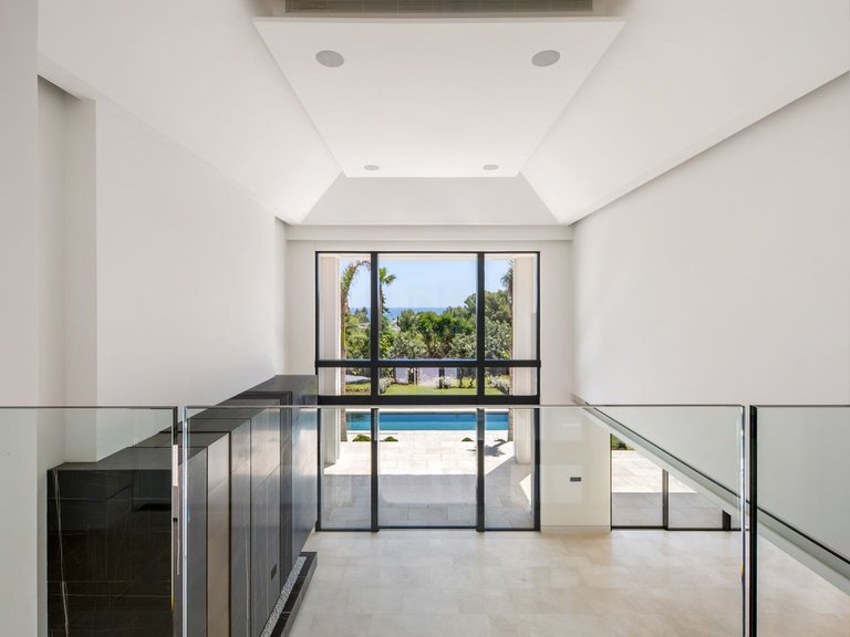 Villa for Sale in Marbella Golden Mile, Malaga 27