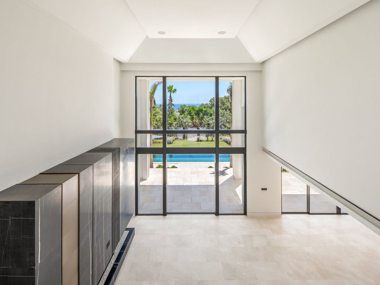 Villa for Sale in Marbella Golden Mile, Malaga 28