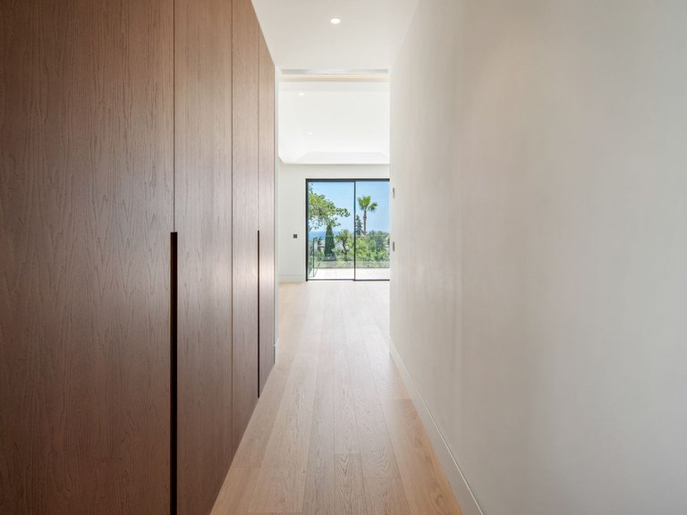 Villa for Sale in Marbella Golden Mile, Malaga 29
