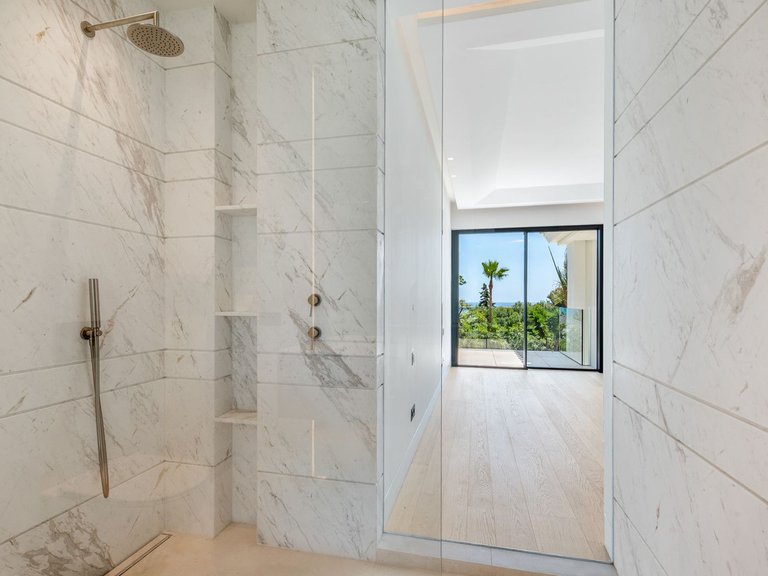 Villa for Sale in Marbella Golden Mile, Malaga 33