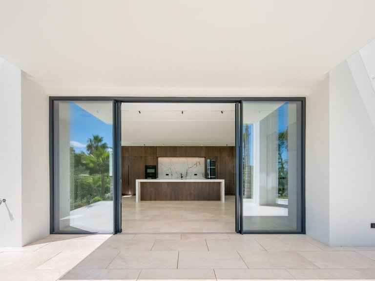 Villa for Sale in Marbella Golden Mile, Malaga 45