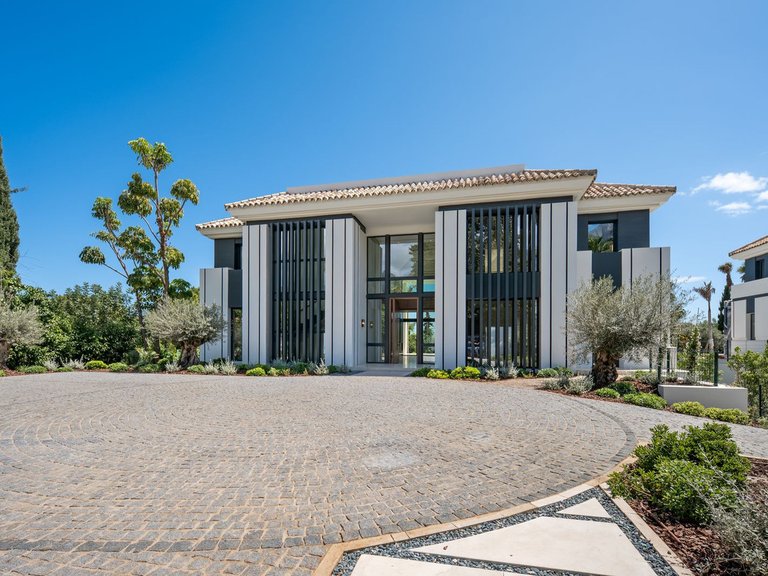 Villa for Sale in Marbella Golden Mile, Malaga 49