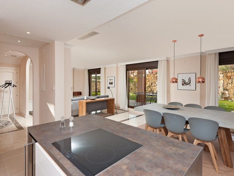 Villa for Sale in Estepona, Malaga 10
