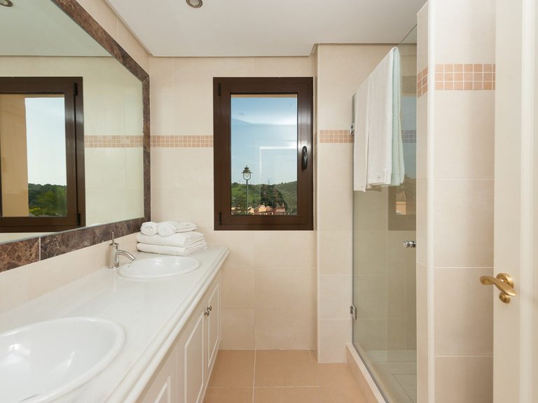Villa for Sale in Estepona, Malaga 13