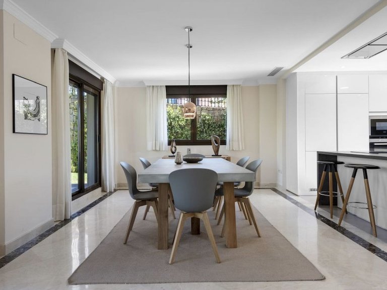 Villa for Sale in Estepona, Malaga 20