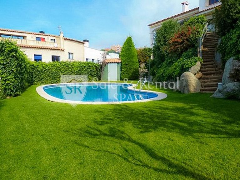 Town House for Sale in Sant Feliu De Guixols, Gerona 1