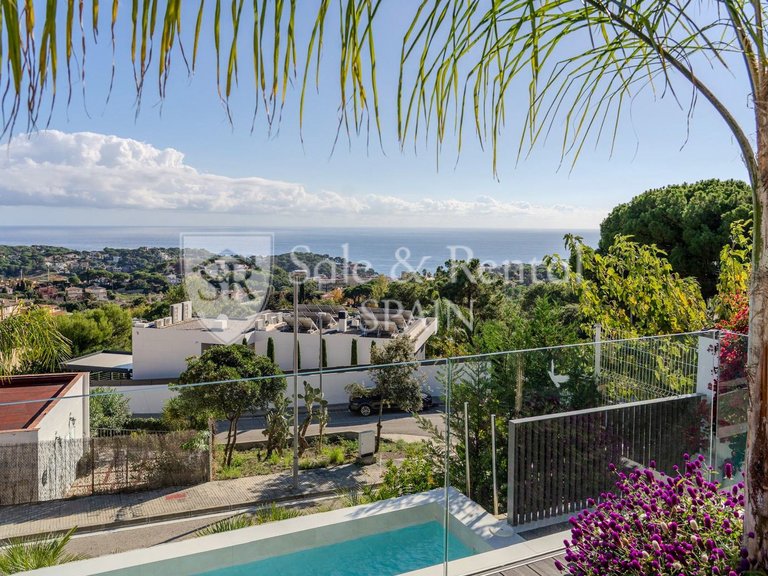 Villa for Sale in Lloret De Mar, Gerona 1