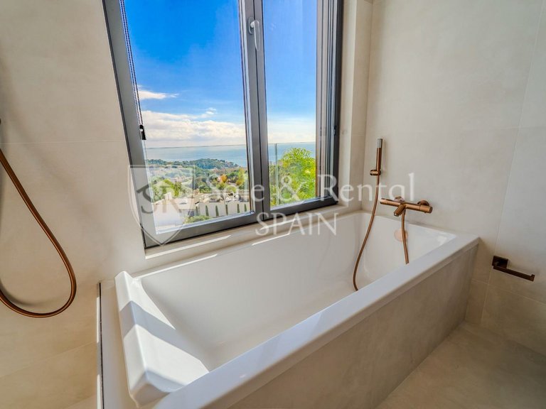 Villa for Sale in Lloret De Mar, Gerona 14