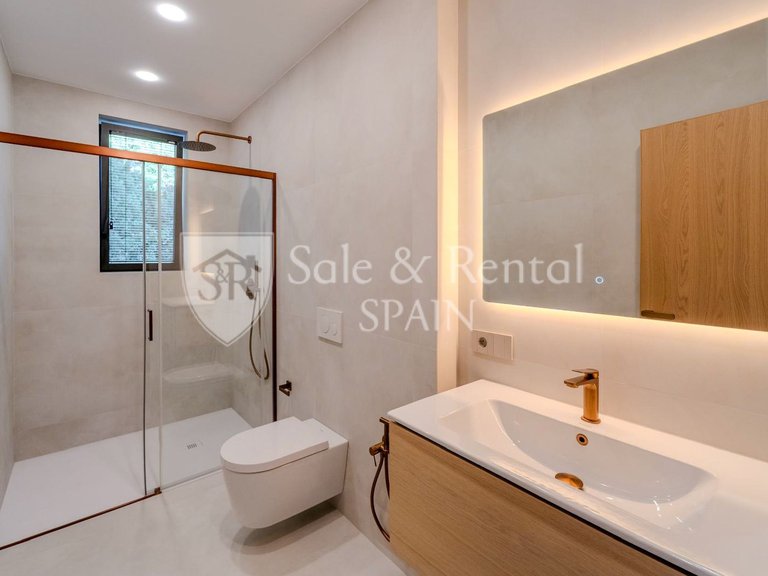 Villa for Sale in Lloret De Mar, Gerona 27