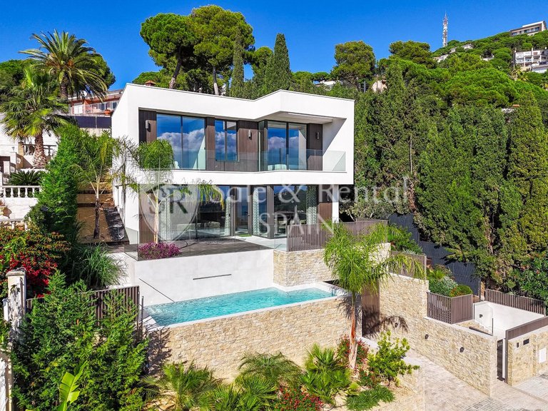 Villa for Sale in Lloret De Mar, Gerona 28