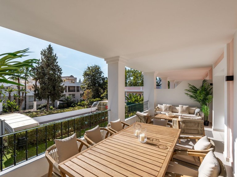 Penthouse for Sale in Nueva Andalucia, Malaga 1