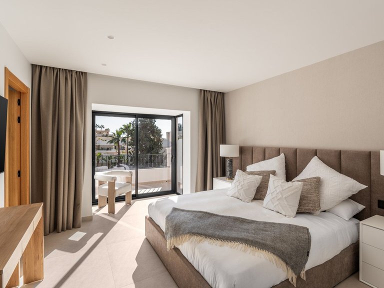 Penthouse for Sale in Nueva Andalucia, Malaga 5