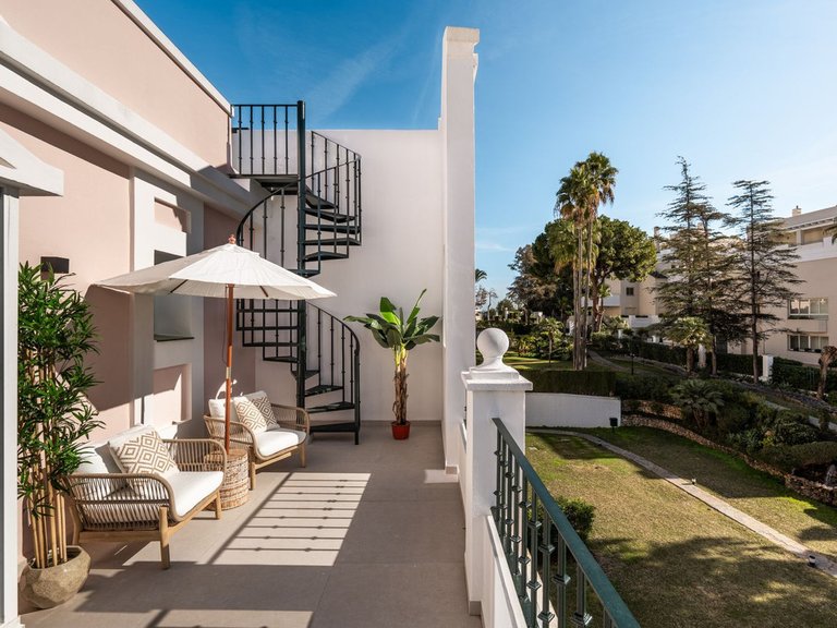 Penthouse for Sale in Nueva Andalucia, Malaga 11