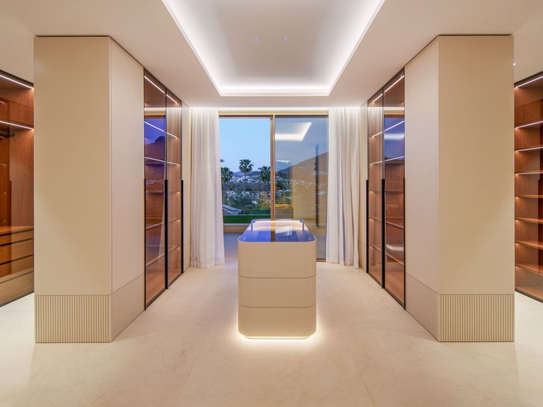 Villa for Sale in Nueva Andalucia, Malaga 5