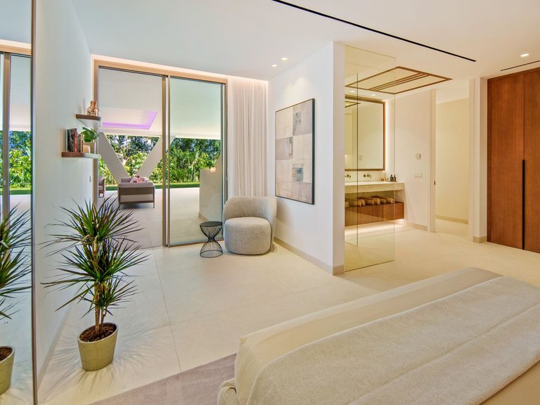 Villa for Sale in Nueva Andalucia, Malaga 22