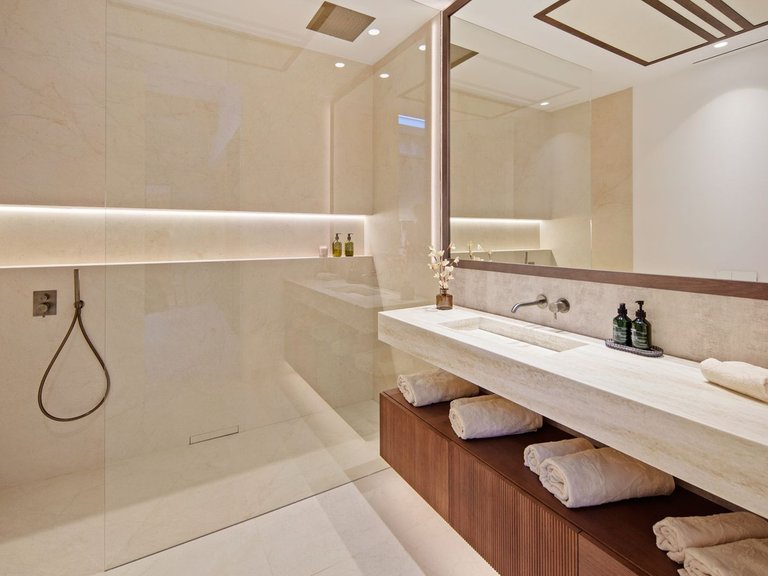 Villa for Sale in Nueva Andalucia, Malaga 32