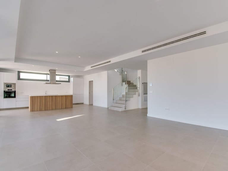 Villa for Sale in La Duquesa, Malaga 17