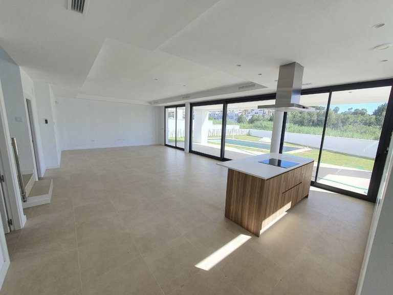 Villa for Sale in La Duquesa, Malaga 4