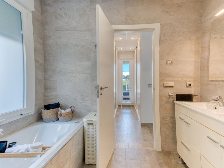Town House for Sale in Riviera Del Sol, Malaga 23