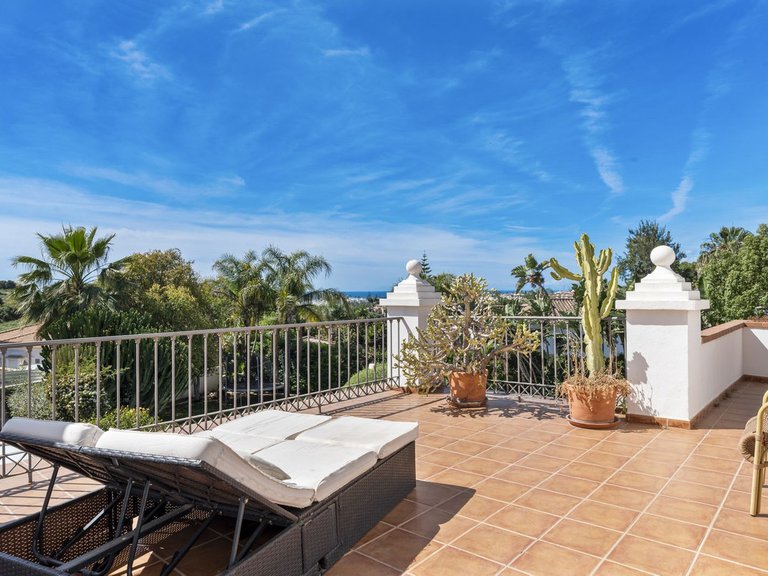 Villa for Sale in El Paraiso, Malaga 3