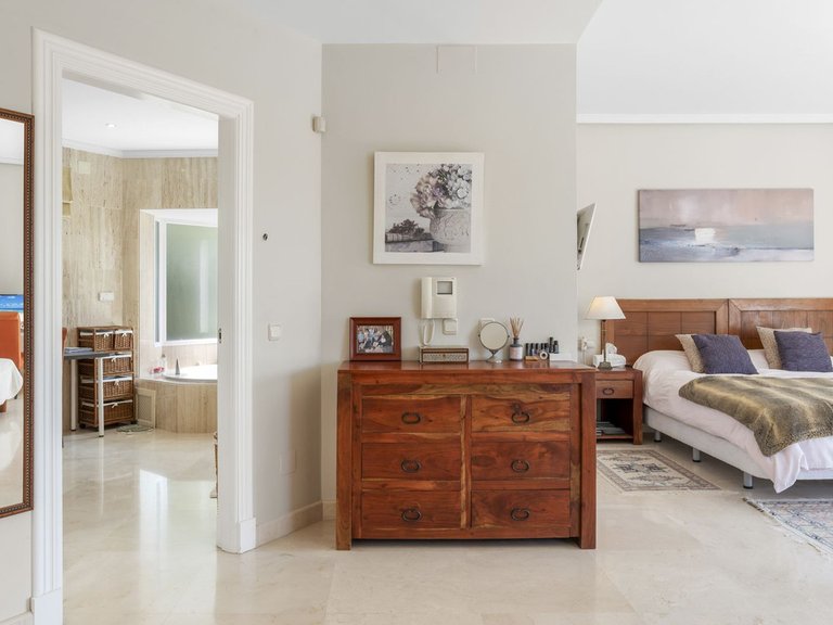 Villa for Sale in El Paraiso, Malaga 4