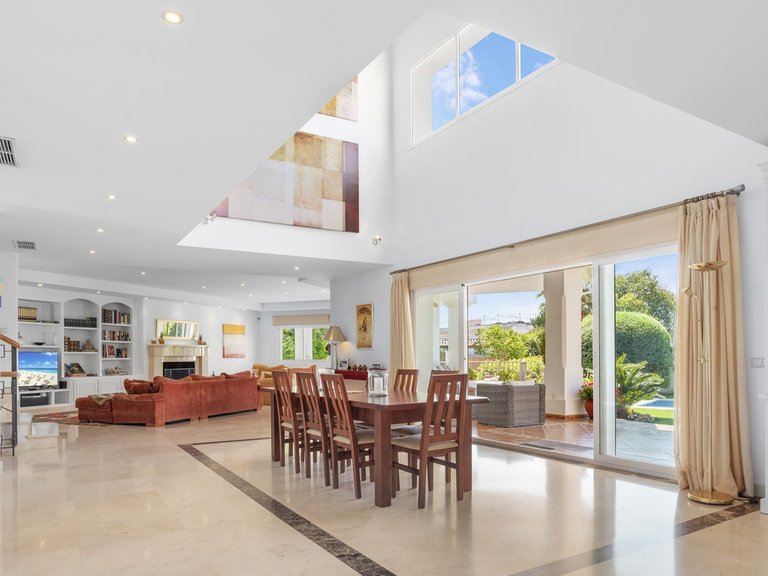 Villa for Sale in El Paraiso, Malaga 12