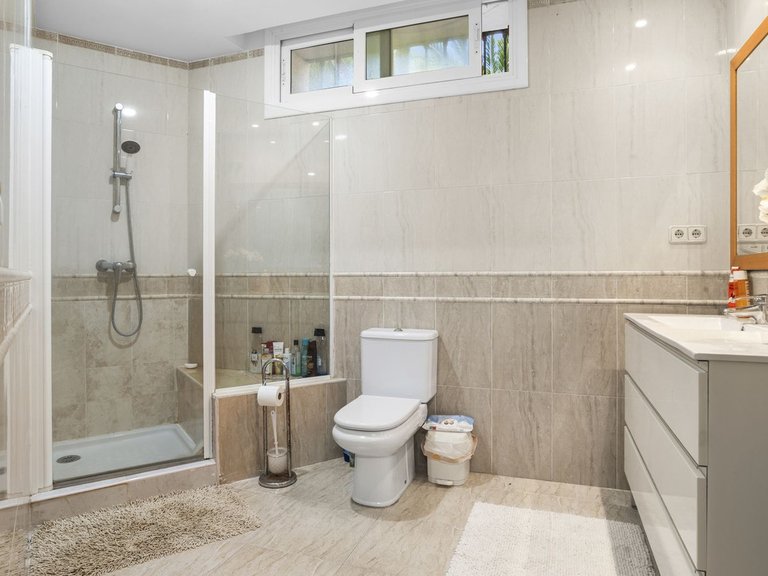 Villa for Sale in El Paraiso, Malaga 30