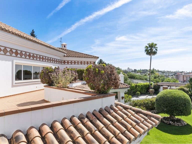 Villa for Sale in El Paraiso, Malaga 32
